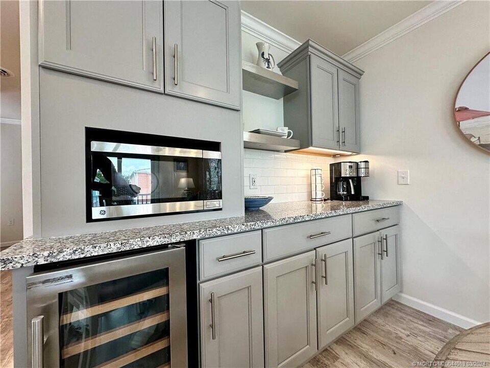 2632 NE Pelican Wy in Jensen Beach, FL - Building Photo