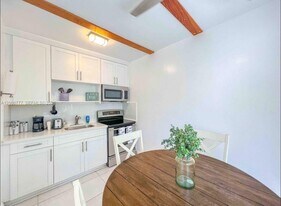 326 Wilson St in Hollywood, FL - Building Photo