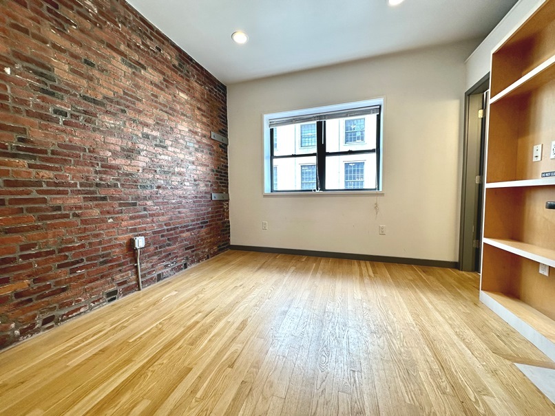 142 Bowdoin St, Unit 32 in Boston, MA - Building Photo