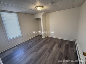 160 Grove St in Bangor, ME - Building Photo - Building Photo