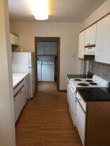 512 Powers Ct in Yorkville, IL - Building Photo