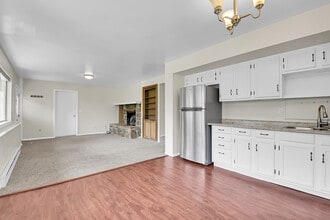 5948 Lone Peak Dr in Evergreen, CO - Foto de edificio - Building Photo