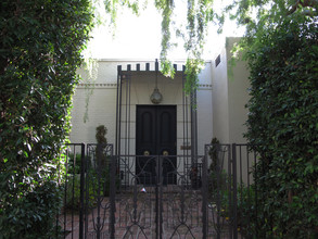 1308 N Flores St in West Hollywood, CA - Building Photo - Building Photo