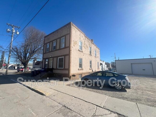 property at 106 W Stroud St