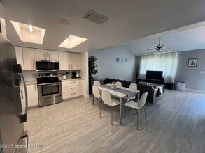 354 Chandler St in Cape Canaveral, FL - Foto de edificio - Building Photo