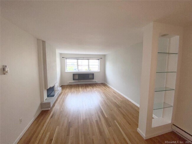 637 Cove Rd in Stamford, CT - Building Photo - Building Photo