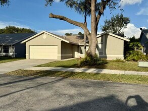 5810 NW 37th Ave in Coconut Creek, FL - Building Photo - Building Photo