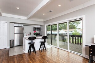 TOWNHOMES AT FAIRWAYS in Columbus, OH - Building Photo