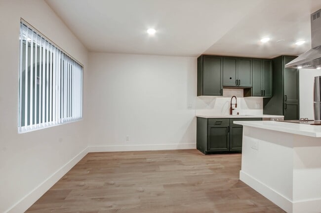 1333 N Martel
