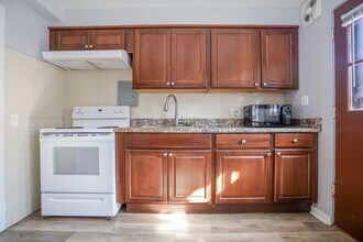 2103 W Farragut Ave in Chicago, IL - Building Photo - Building Photo