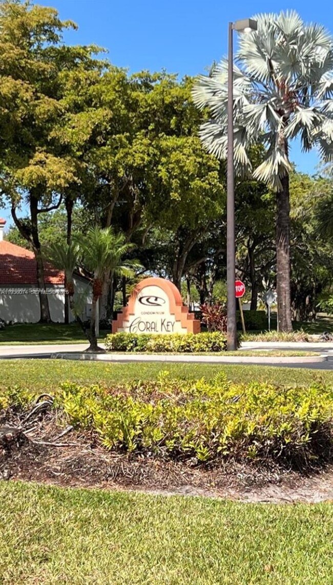 3350 Pinewalk Dr N in Margate, FL - Building Photo - Building Photo