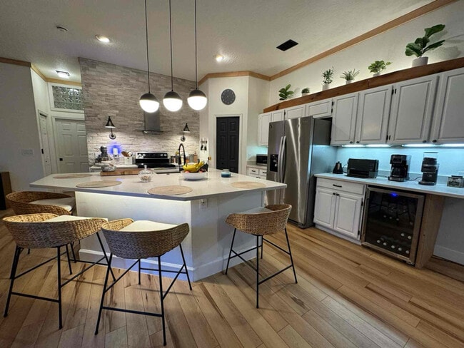 property at 7230 Oakridge Ave