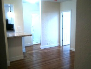 2001 Commonwealth Ave, Unit 5 in Boston, MA - Foto de edificio - Building Photo