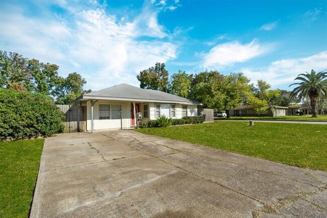 1502 15th Ave N in Texas City, TX - Building Photo - Building Photo