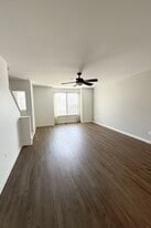 23201 Foxglove St in California, MD - Building Photo