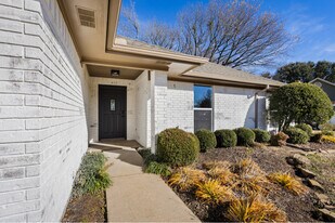 170 N Meadowbrook Dr in Pottsboro, TX - Building Photo