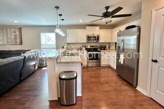 454 Eisenhower Dr in Crestview, FL - Building Photo - Building Photo