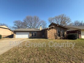 316 W Austin St in Broken Arrow, OK - Building Photo