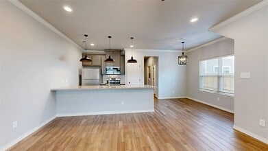 305 Poplar St in College Station, TX - Foto de edificio - Building Photo