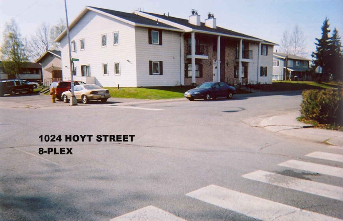 1024 Hoyt St in Anchorage, AK - Building Photo