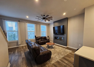 1614 Grove Chestnut Rd in Dumfries, VA - Building Photo - Building Photo