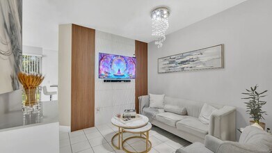 2342 SE 10th St in Homestead, FL - Building Photo - Building Photo