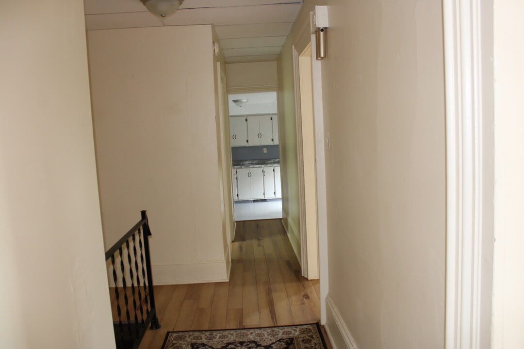 132 N White St, Unit Uspstairs Apt in Brookville, PA - Building Photo