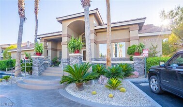 9901 Trailwood Dr in Las Vegas, NV - Building Photo - Building Photo