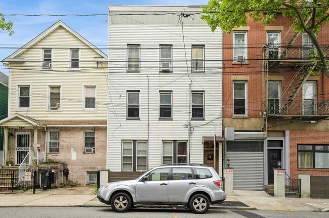 73 Laidlaw Ave, Unit 2