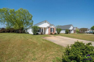 100 Strawbridge Ln in Bonaire, GA - Building Photo - Building Photo