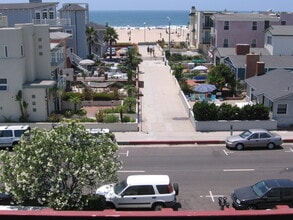 296 Hermosa Ave in Hermosa Beach, CA - Foto de edificio - Building Photo