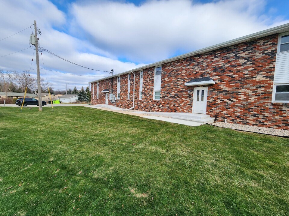 712 George St-Unit -2 in Kaukauna, WI - Foto de edificio