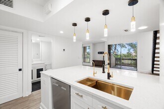 1328 Pelican Creek Crossing, Unit D in St. Petersburg, FL - Building Photo - Building Photo