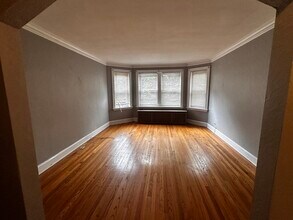 5256 W Wolfram St in Chicago, IL - Building Photo - Building Photo