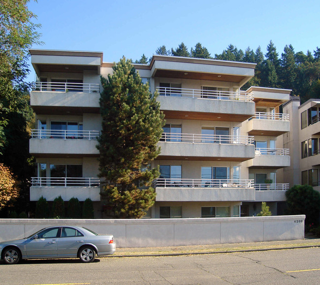 4208 Beach Dr SW in Seattle, WA - Building Photo - Building Photo