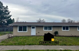 3100 Juanipero Way in Medford, OR - Building Photo