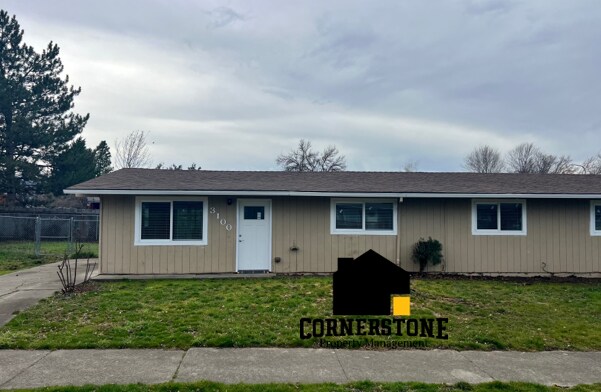 3100 Juanipero Way in Medford, OR - Building Photo