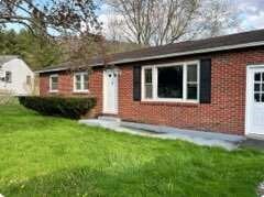 116 Tharp St in Vestal, NY - Foto de edificio