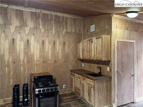 10882 NC-105 in Banner Elk, NC - Building Photo - Building Photo