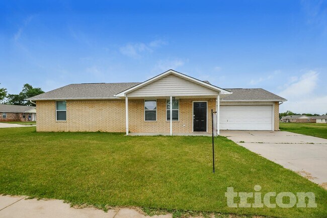215 Bobbie Ann Ct in Granbury, TX - Building Photo - Building Photo