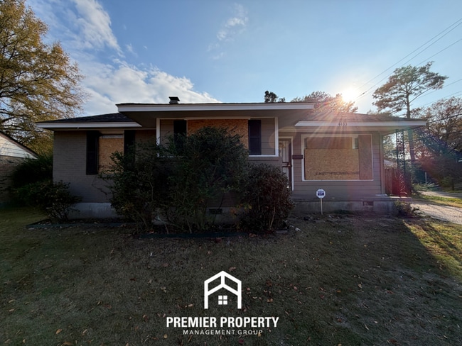 property at 4433 E Mallory Ave