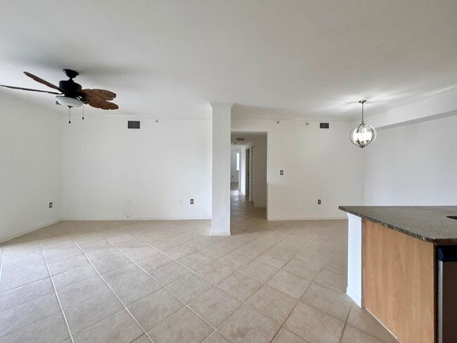 6450 Emerald Dunes Dr in West Palm Beach, FL - Building Photo - Building Photo