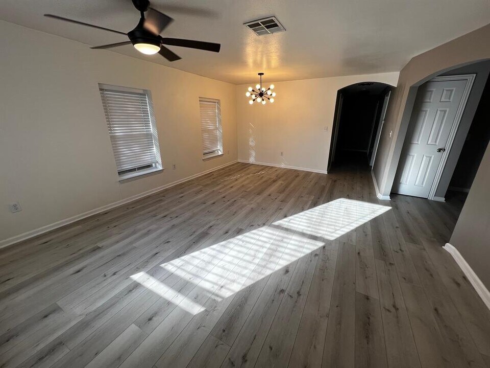 1203 Eleanor St in Austin, TX - Building Photo