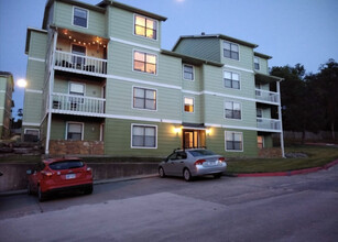 Sunrise Terrace in Lawrence, KS - Foto de edificio - Building Photo