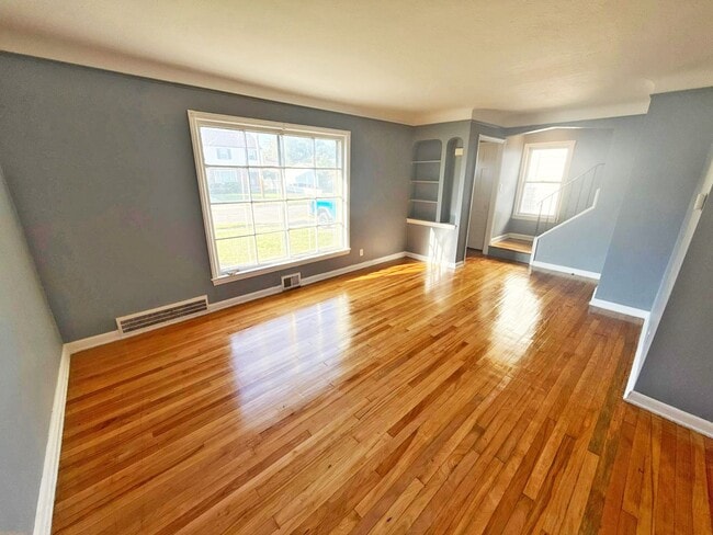property at 15607 Glendale Ave