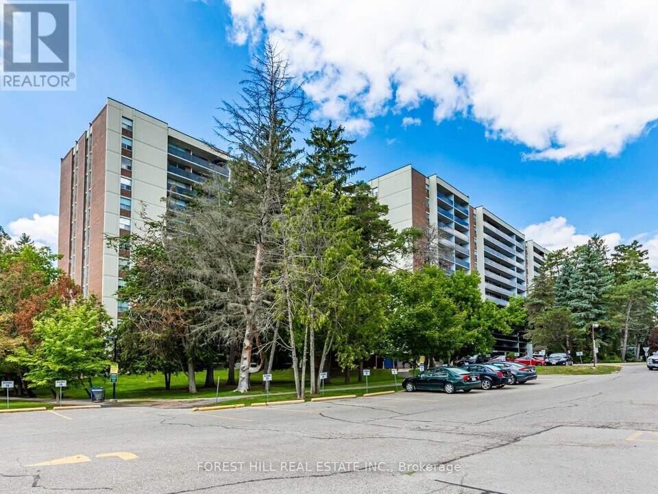 4001 Bayview Ave in Toronto, ON - Building Photo