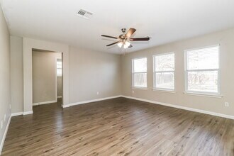 208 Rinehardt St in Hutto, TX - Building Photo - Building Photo