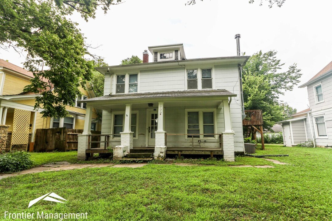 909 Osage St in Manhattan, KS - Building Photo