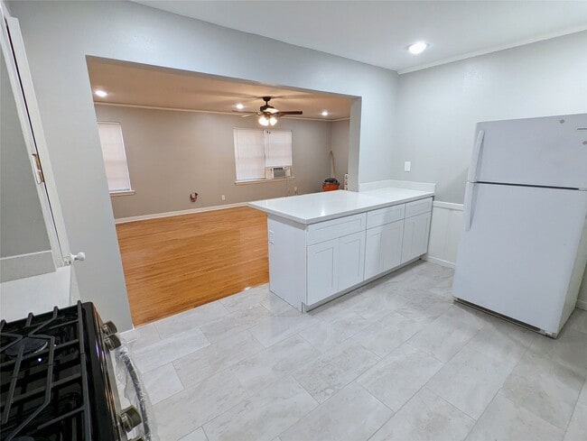 property at 4714 Oakshire Dr