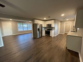 127 Charlon St in Hot Springs, AR - Building Photo